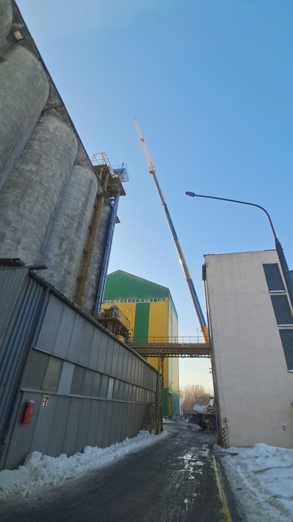 Realizacja usług dźwigowych w Płońsku i okolicach