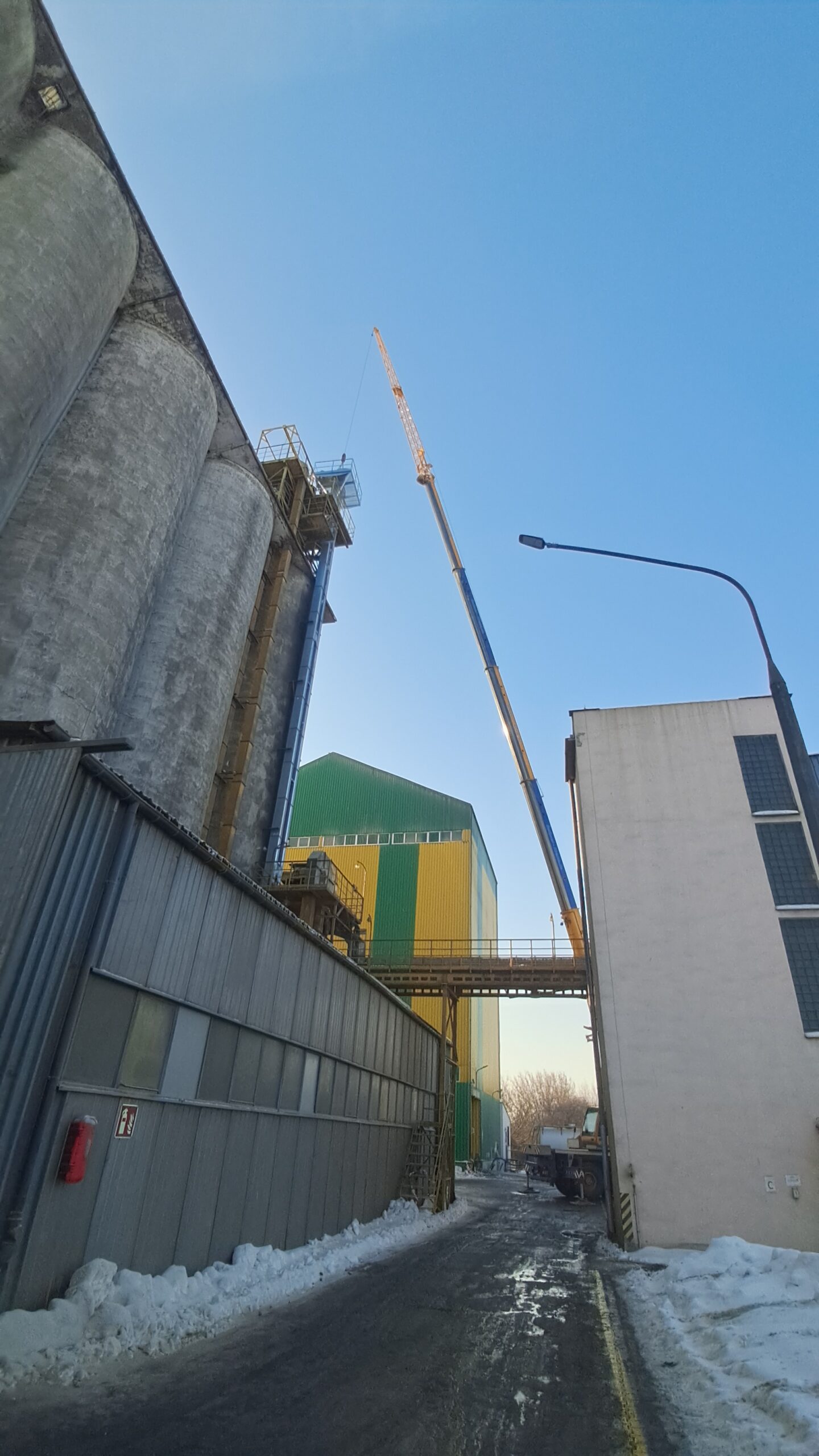 Realizacja usług dźwigowych w Płońsku i okolicach